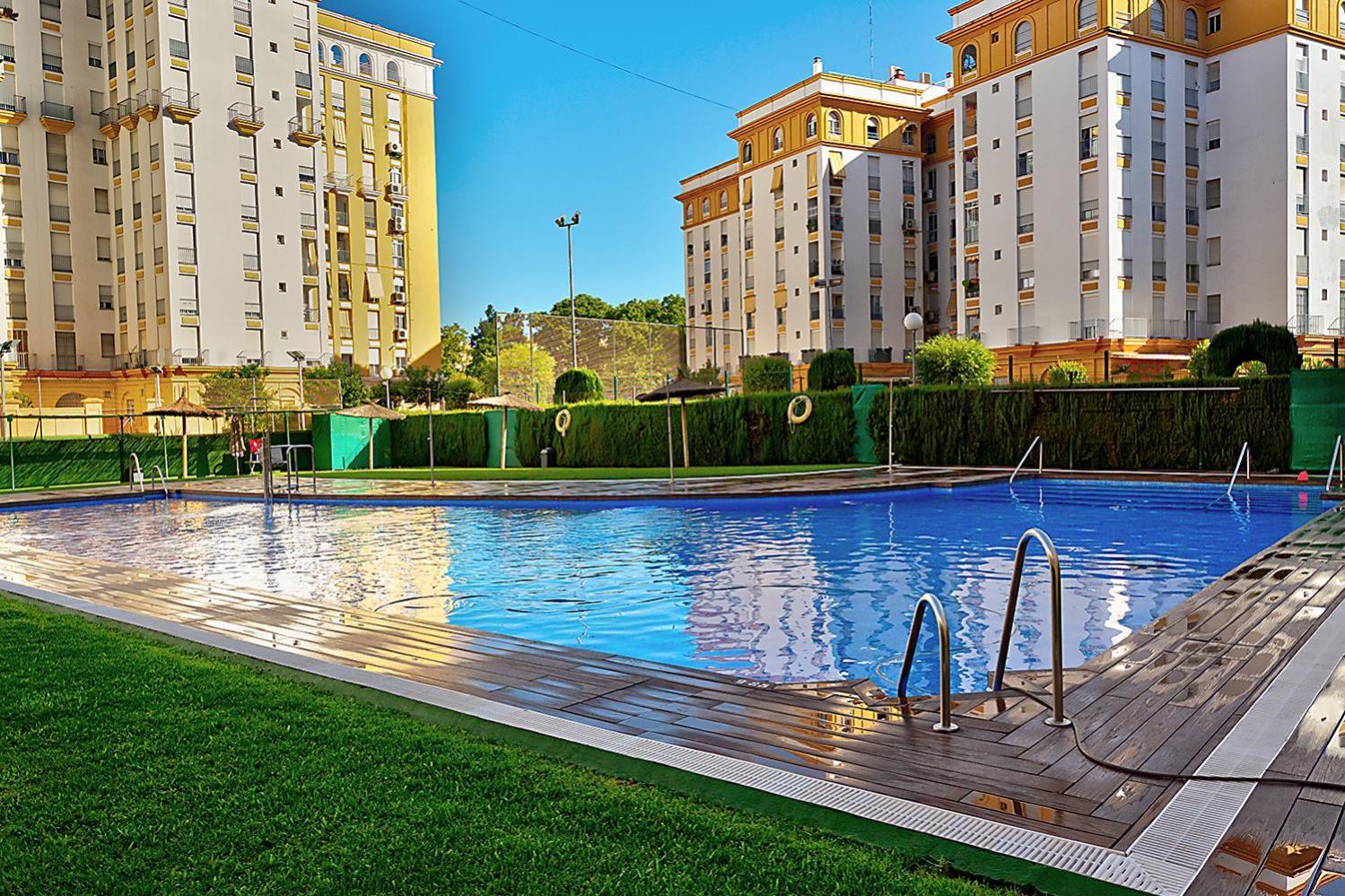 Luxury Apartment In Seville With Pool Bagian luar foto